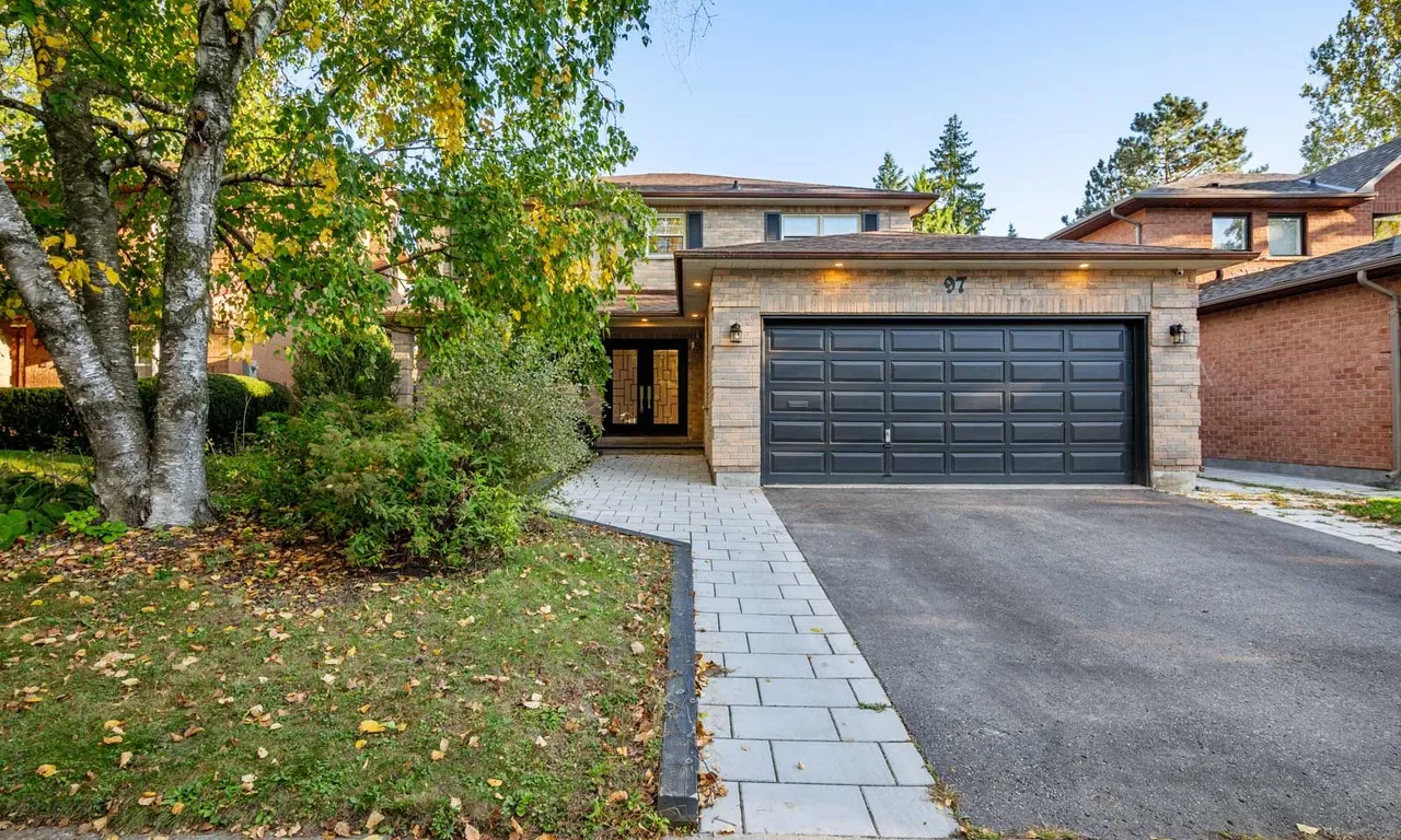 97 Golf Links Dr, Aurora, ON L4G 3V4