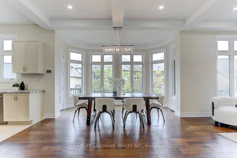 60 Royal West Rd, Markham, ON L6C 0L5