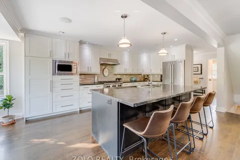 21 Cranberry Lane, Aurora, ON L4G 5Y2