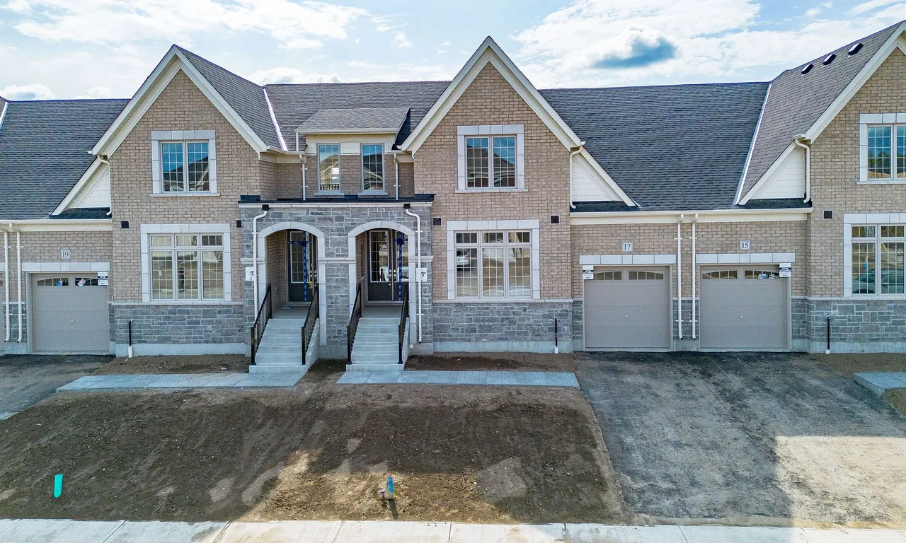 17 Primrose Hts, Adjala-Tosorontio, ON L0G 1W0