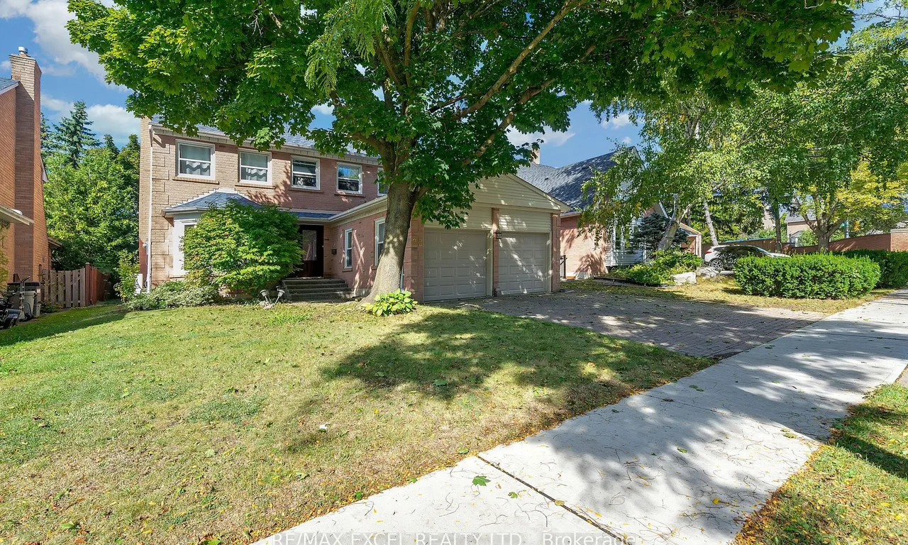 22 The Bridle Tr, Markham, ON L3R 4E9