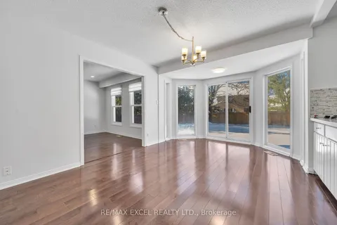 22 The Bridle Tr, Markham, ON L3R 4E9