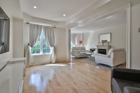 60 Matthew Boyd Cres, Newmarket, ON L3X 3C3