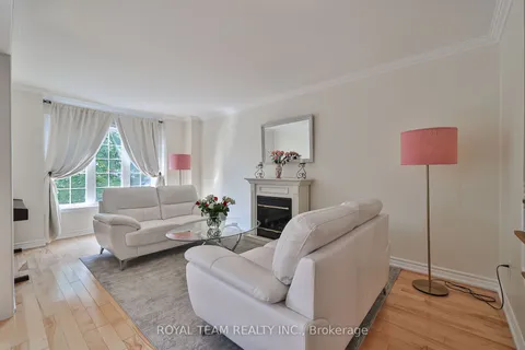 60 Matthew Boyd Cres, Newmarket, ON L3X 3C3