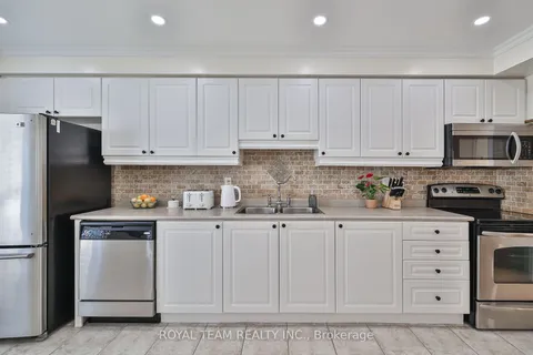 60 Matthew Boyd Cres, Newmarket, ON L3X 3C3