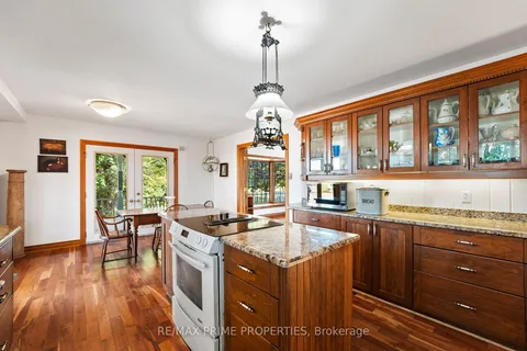 21044 Leslie St, East Gwillimbury, ON L0G 1R0