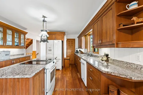 21044 Leslie St, East Gwillimbury, ON L0G 1R0