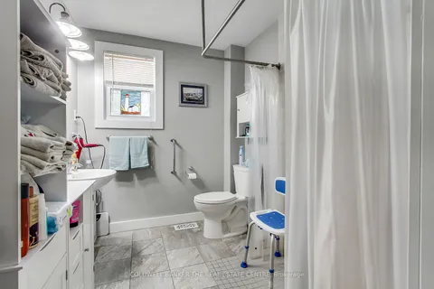 145 Wesley St, Newmarket, ON L3Y 3N9