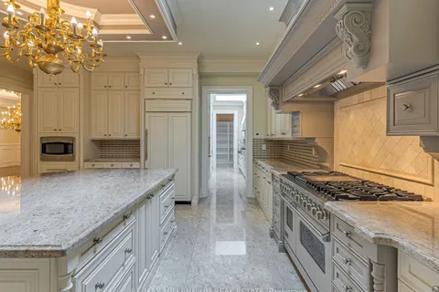 33 Maple Grove Ave, Richmond Hill, ON L4E 2V1