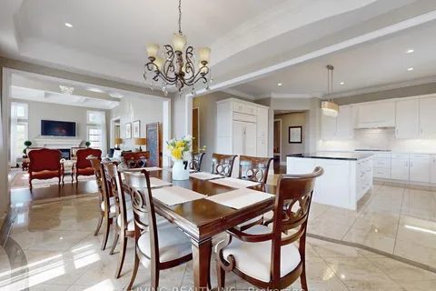 62 Carisbrooke Circ, Aurora, ON L4G 0K4