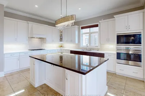 62 Carisbrooke Circ, Aurora, ON L4G 0K4