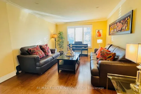 14 Mintleaf Gate, Markham, ON L3P 5X4