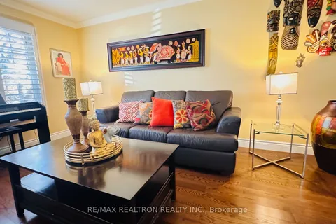 14 Mintleaf Gate, Markham, ON L3P 5X4