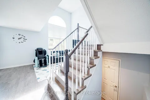 49 Steckley St, Aurora, ON L4G 7K6
