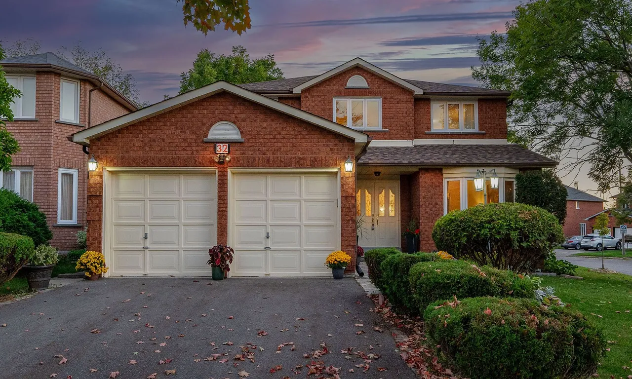 32 Queens College Dr, Richmond Hill, ON L4B 1P2
