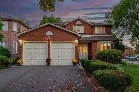 32 Queens College Dr, Richmond Hill, ON L4B 1P2