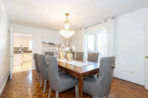 32 Queens College Dr, Richmond Hill, ON L4B 1P2