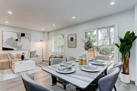 12 WOOLEN MILL Rd, Markham, ON L3P 6X4