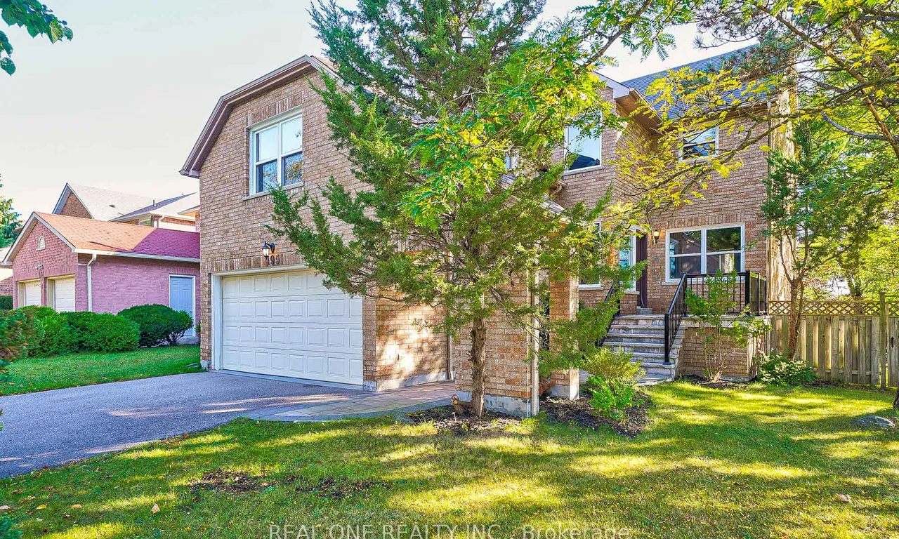 195 Delayne Dr, Aurora, ON L4G 5B8