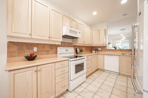 10 Faldos Flight, Whitchurch-Stouffville, ON L4A 1M8