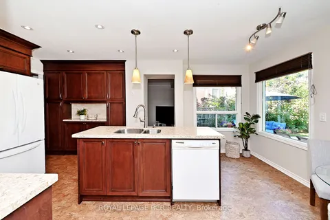 74 Old Yonge St, Aurora, ON L4G 6C7