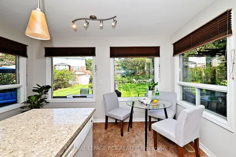 74 Old Yonge St, Aurora, ON L4G 6C7