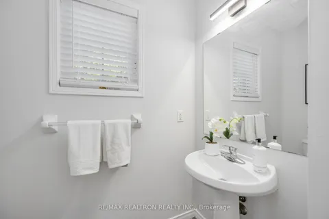 16 Lebovic Dr, Richmond Hill, ON L4E 5C6