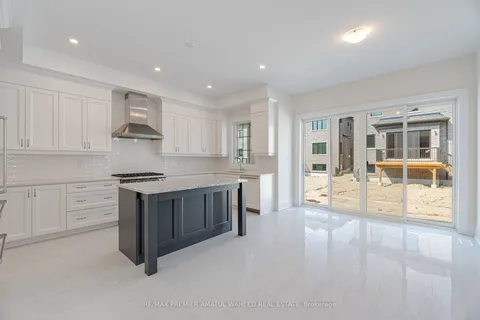 16 Pickford St, Vaughan, ON L3L 0H2