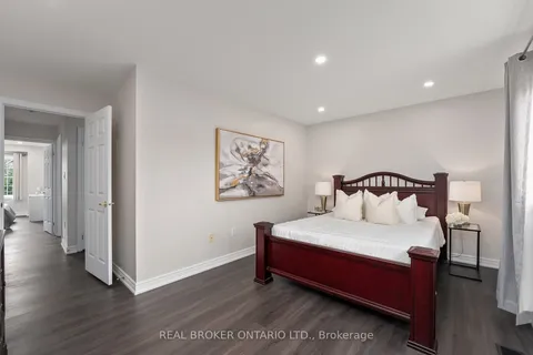 99 Limeridge St, Aurora, ON L4G 7S2