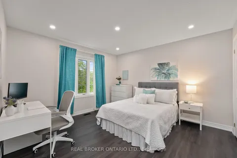 99 Limeridge St, Aurora, ON L4G 7S2