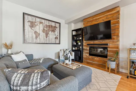 11 Blackpool Lane, East Gwillimbury, ON L9N 0R7