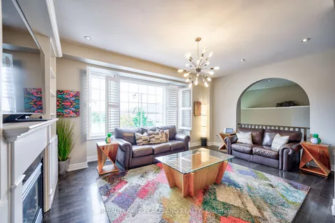 133 Art West Ave, Newmarket, ON L3X 0B9