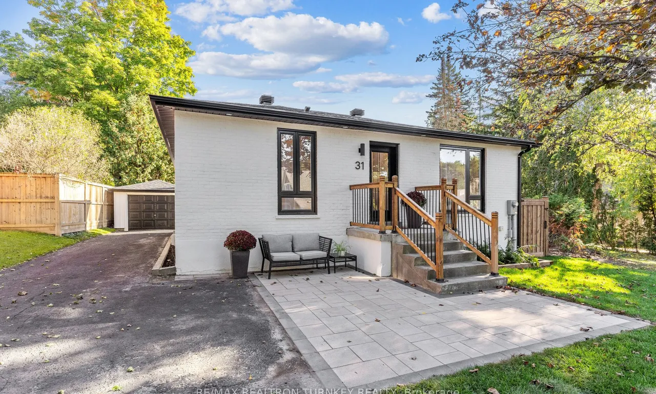 31 Kennedy St, Aurora, ON L4G 2L6