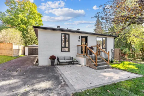 31 Kennedy St, Aurora, ON L4G 2L6