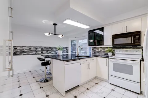 1 Cummings Crt, Markham, ON L3T 6S4