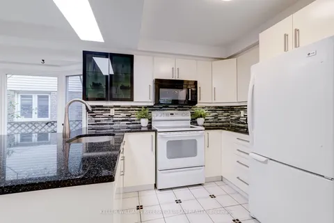 1 Cummings Crt, Markham, ON L3T 6S4