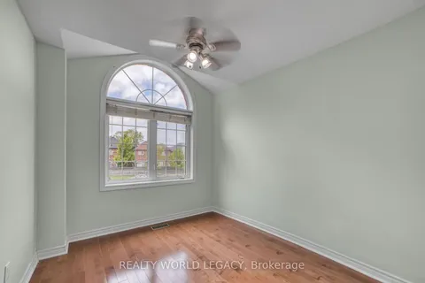 755 John Cole Crt, Newmarket, ON L3Y 5V7