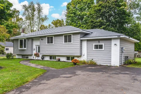 734 James St, Innisfil, ON L9S 2G6