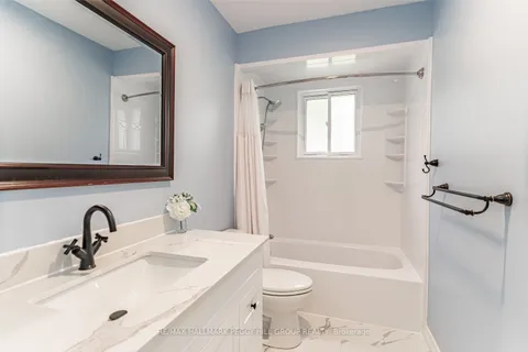 734 James St, Innisfil, ON L9S 2G6