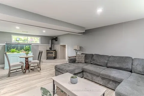 734 James St, Innisfil, ON L9S 2G6