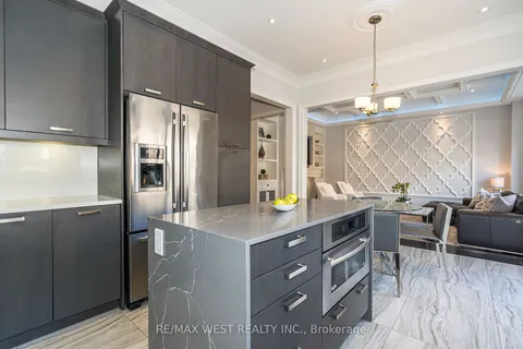 30 Garyscholl Rd, Vaughan, ON L4L 1A6