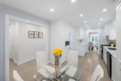 160 Carlyle Cres, Aurora, ON L4G 6P8