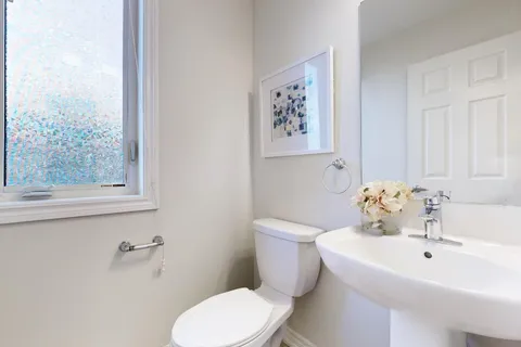 83 Alvin Pegg Dr, East Gwillimbury, ON L9N 0R7