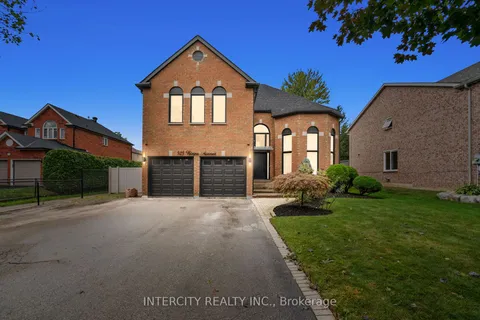 525 Binns Ave, Newmarket, ON L3X 1T8