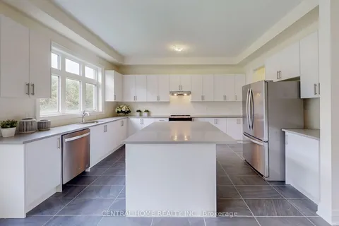 27 Upbound Crt, East Gwillimbury, ON L9N 0E5