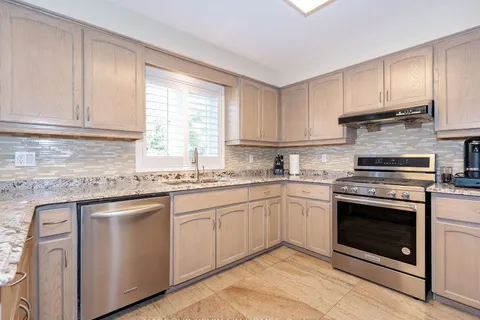 16 Lagani Ave, Richmond Hill, ON L4B 3E1