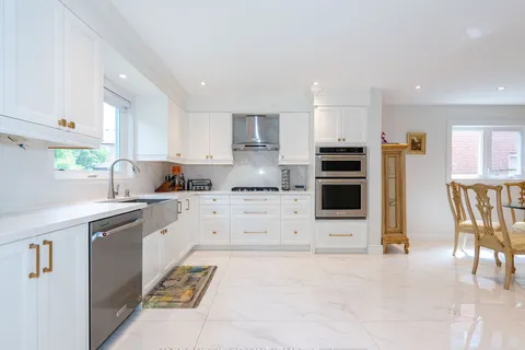14 Lynngrove Cres, Richmond Hill, ON L4B 2B9