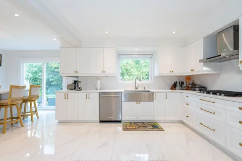 14 Lynngrove Cres, Richmond Hill, ON L4B 2B9