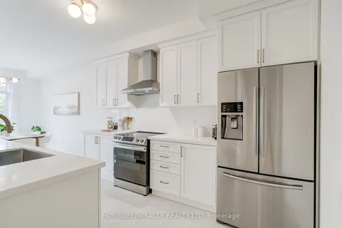 64 Fortis Cres, Bradford West Gwillimbury, ON L3Z 0W2