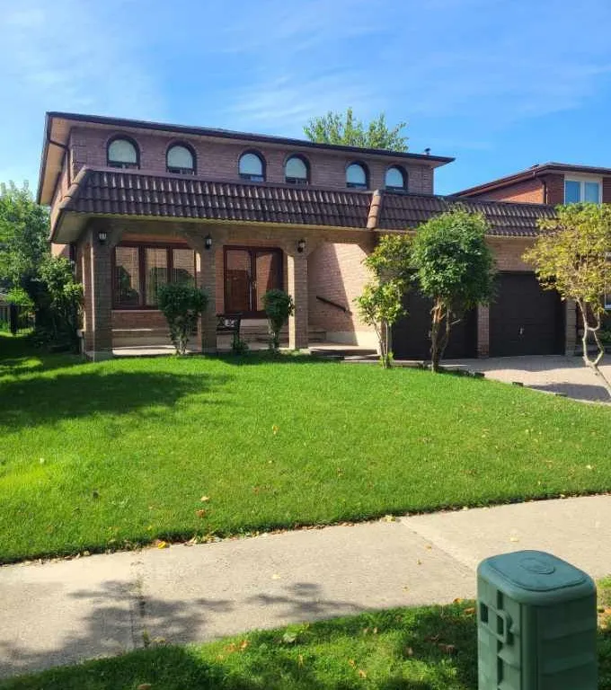 12 Arrowhead Dr, Vaughan, ON L4L 4A5